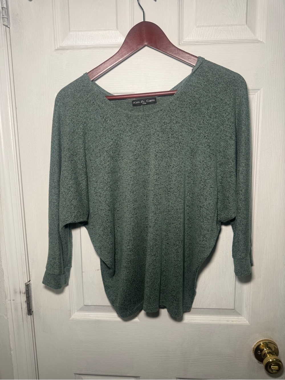 Kim & Cami Relaxed Scoopneck Sweater in Heather Green